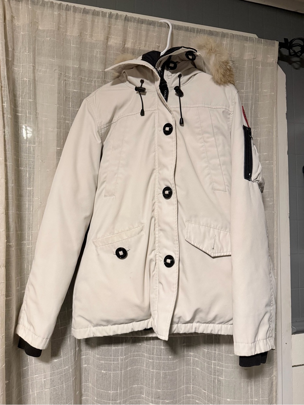 Canada Goose Montebello Parka 2530L – Women’s White – Fur Trim Hood